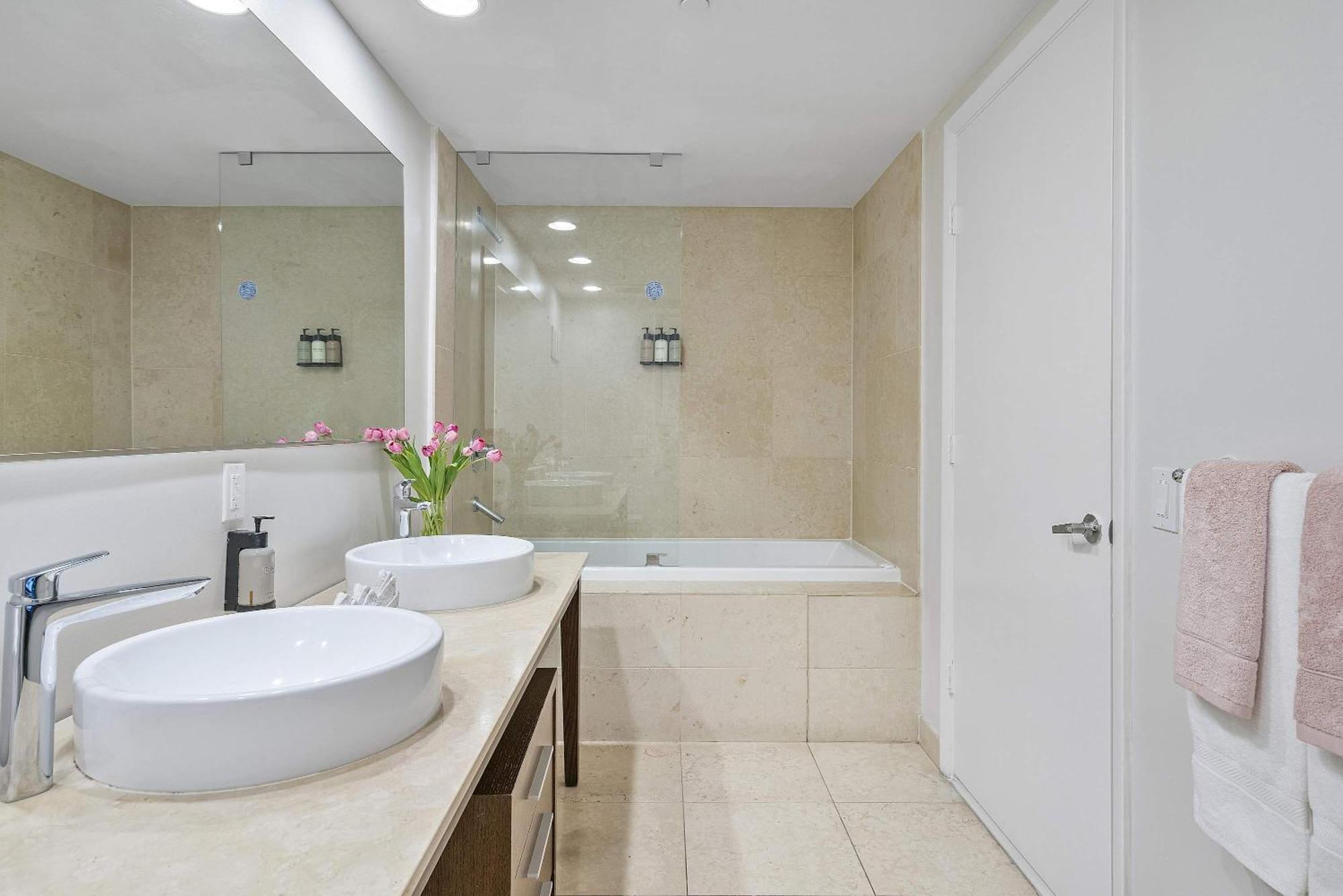 Mvr-brickell Oasis W & Pool Apartment
