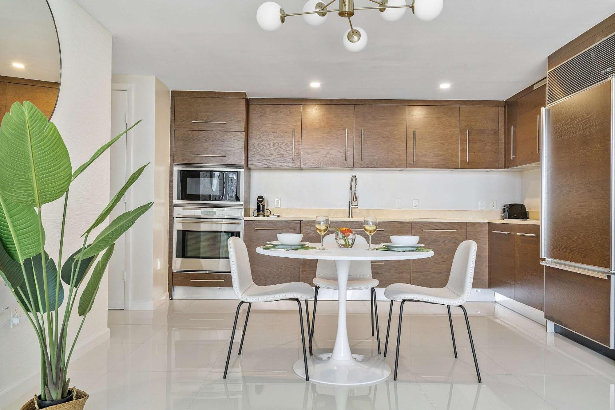 Mvr-brickell Oasis W & Pool Apartment